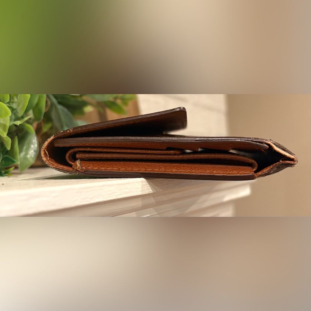 Authentic Vintage Louis Vuitton Monogram Sarah Wallet - Picture 6 of 12